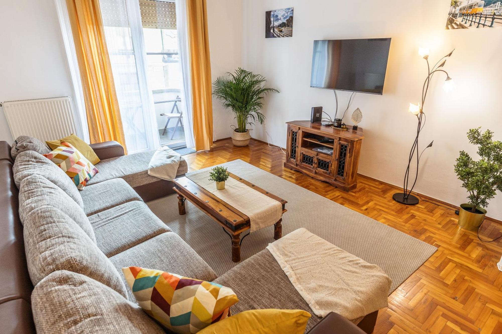 Bright & Spacious Riverside Apartment With Balcony Budapest Eksteriør bilde